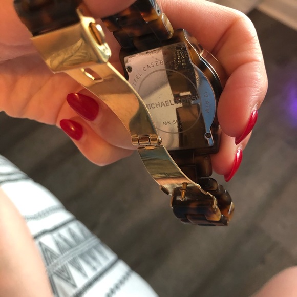 Michael Kors Tortoise Watch - Picture 5 of 5